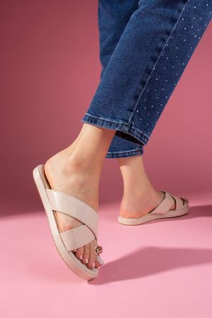 Surfy Bej Parmak Arası Damla Aksesuarlı Çapraz Bantlı Terlik