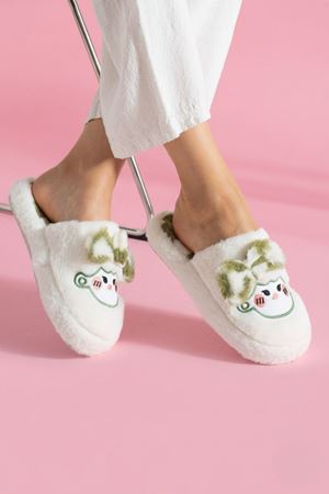 Papy Beyaz-Yeşil Papyonlu Karakter Nakışlı Peluş Kadın Sessiz Tabanlı Ev Terliği