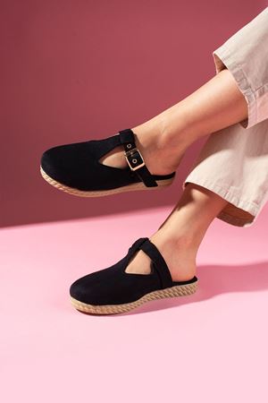 Sabrosa Siyah Süet Tokalı Önü Kapalı Kadın Terliği