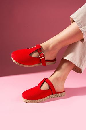 Sabrosa Kırmızı Süet Tokalı Önü Kapalı Kadın Terliği