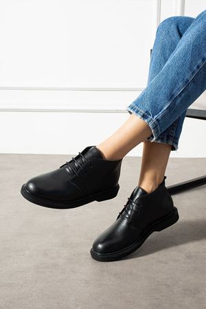 Pumpy Siyah Cilt Bağcıklı Kadın Bot