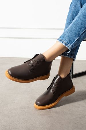 Pumpy Kahverengi Cilt Bağcıklı Kadın Bot