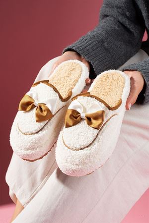 Curry Beyaz Fiyonklu Saraç Detaylı Sessiz Taban Ev Terliği