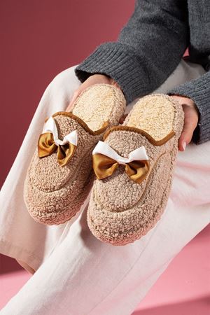 Curry Bej Fiyonklu Saraç Detaylı Sessiz Taban Ev Terliği