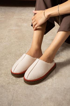 Raffy Bej Süet Dikiş Detaylı Yarı Kapalı Sessiz Kaymaz Şerit Kaplamalı Thermo Taban Ev Terliği