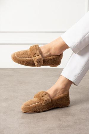 Alexis Vizon Tokalı Sraç Detaylı Bantlı Peluş Ev Babeti