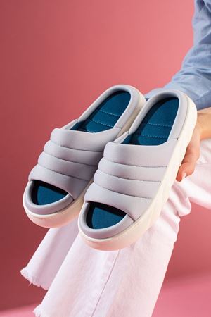 Avenza Gri İçi Lacivert Ultra Hafif Bulut Tabanlı Dolgu Bantlı Terlik