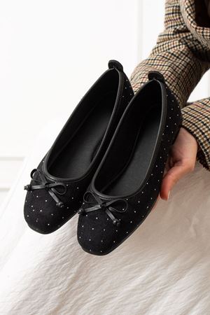 Fiora Siyah Süet Mini Taşlı Fiyonklu Ahşap Boncuk Detaylı Babet