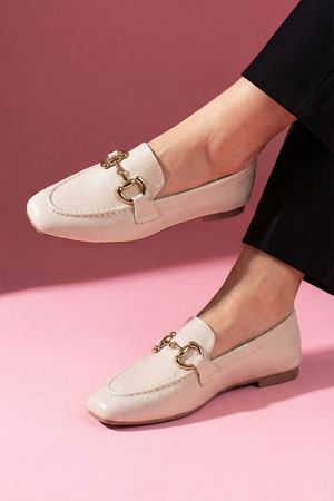 Arven Bej Kırışık Rugan Saraçlı Gold Tokalı Loafer Babet