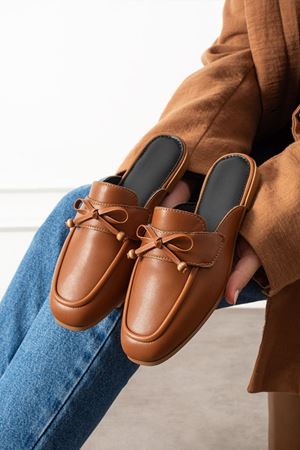 Piera Taba Cilt Fiyonklu Ahşap Boncuk Detaylı Önü Kapalı Terlik