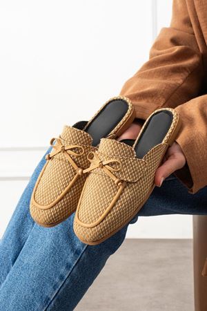 Piera Damalı Vizon Fiyonklu Ahşap Boncuk Detaylı Önü Kapalı Terlik