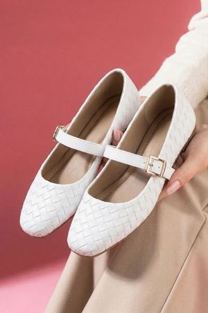 Saphia Beyaz Cilt Örgü Dokulu Gold Tokalı Kemer Bantlı Babet