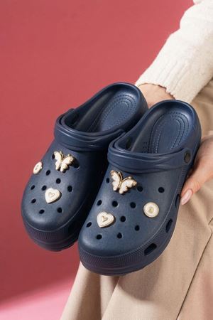 Ronda Lacivert Kelebek Kalp Aksesuarlı Delikli Önü Kapalı Islak Zemin Terlik ve Sandalet