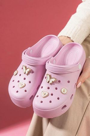 Ronda Pudra Kelebek Kalp Aksesuarlı Delikli Önü Kapalı Islak Zemin Terlik ve Sandalet