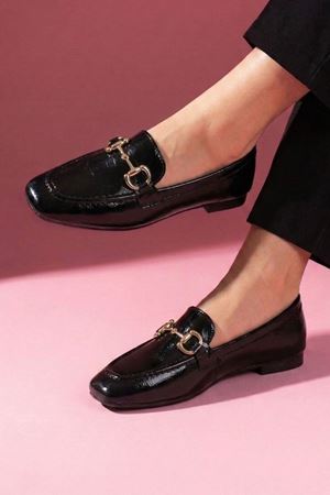 Arven Siyah Kırışık Rugan Saraçlı Gold Tokalı Loafer Babet