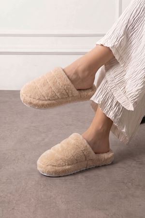 Plampi Bej Çizgi Detaylı Peluş Kadın Kışlık Ev Terliği
