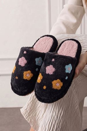 Blumi Siyah Renkli Çiçek Desenli Peluş Kadın Kışlık Ev Terliği