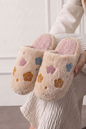 Blumi Bej Renkli Çiçek Desenli Peluş Kadın Kışlık Ev Terliği
