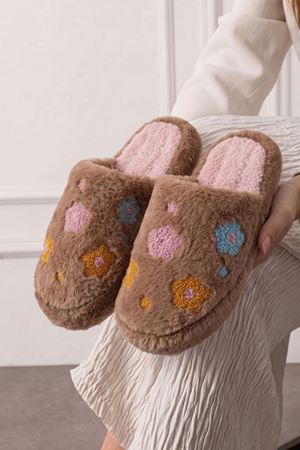 Blumi Vizon Renkli Çiçek Desenli Peluş Kadın Kışlık Ev Terliği