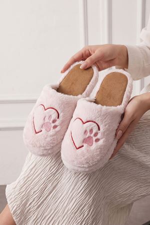 Simbola Pudra Kalp ve Pati Nakışlı Peluş Kışlık Kadın Ev Terliği