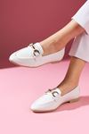 Lucia Beyaz Gold Zincir Aksesuarlı Loafer Babet