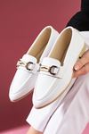 Lucia Beyaz Gold Zincir Aksesuarlı Loafer Babet